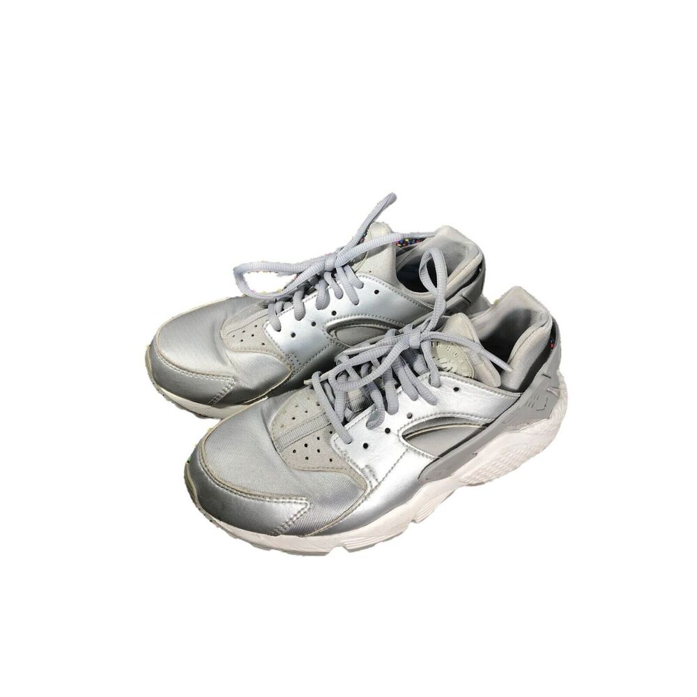 Nike Huarache Womens Size 7.5 fits like a Ladies 6 Shoe Silver Casual Outdoor